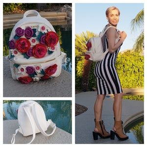 Betsey Johnson EUC 3 D flower 🌺 rose backpack